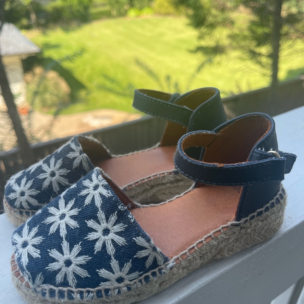 Gorgeous Toni Pons Girls Espadrilles! 29 and 30 - Picture 2 of 13